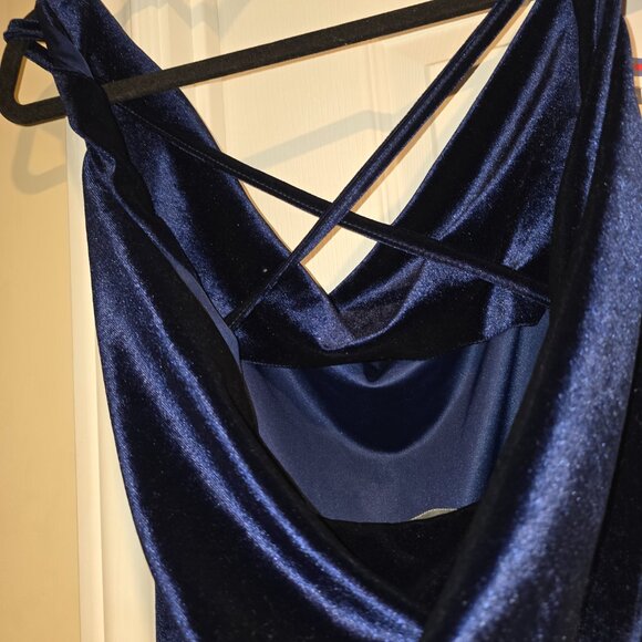 Lulu's velvet jumpsuits - Picture 3 of 6